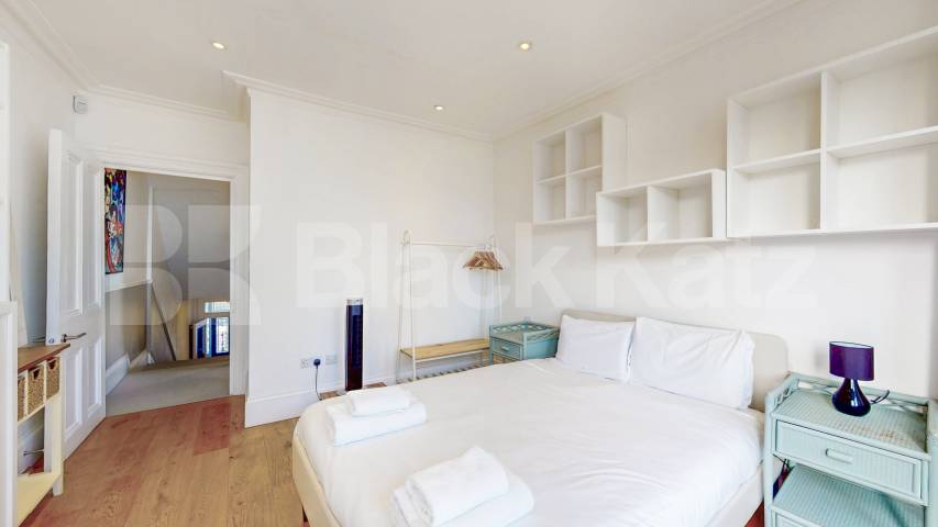 Impressive Six Bedroom House with Four Bathrooms Dalgarno Gardens, North Kensington 